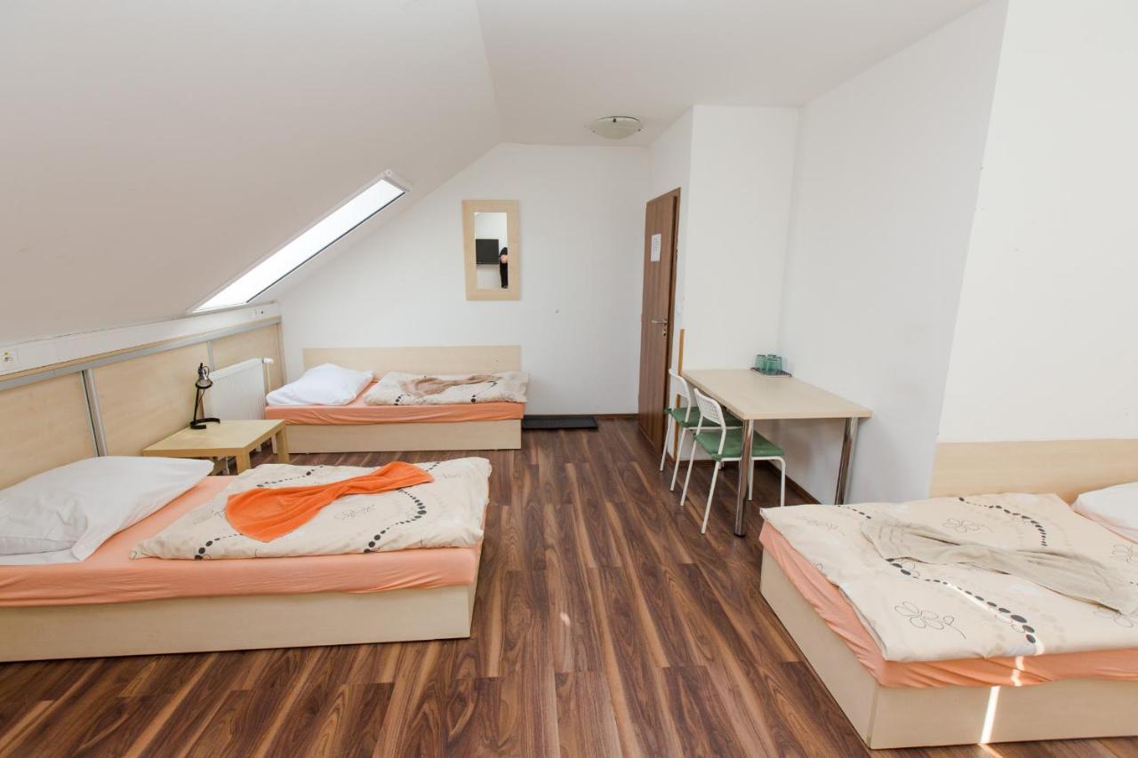 Penzion Hviezda Bratislava Esterno foto