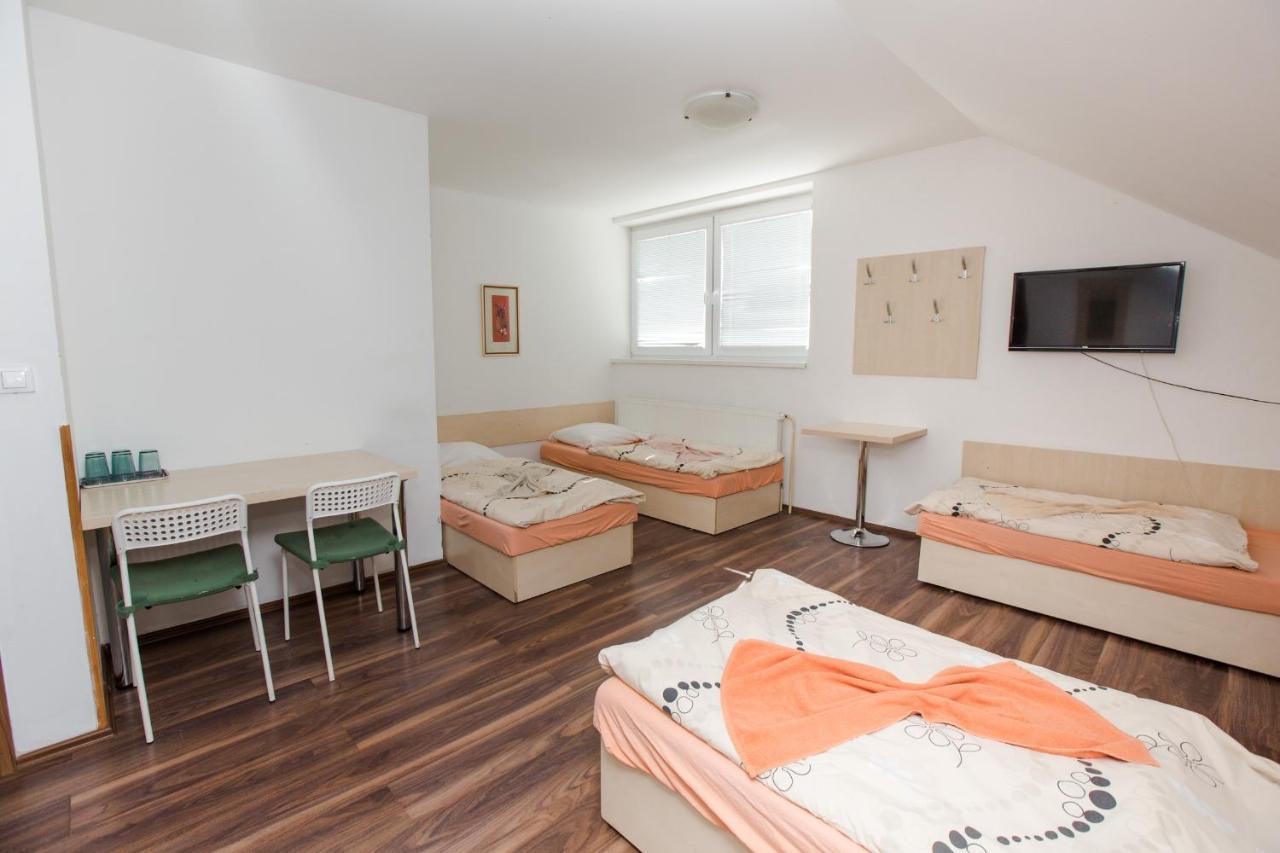 Penzion Hviezda Bratislava Esterno foto