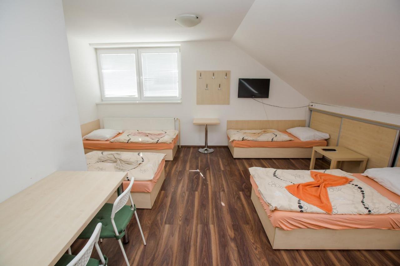 Penzion Hviezda Bratislava Esterno foto