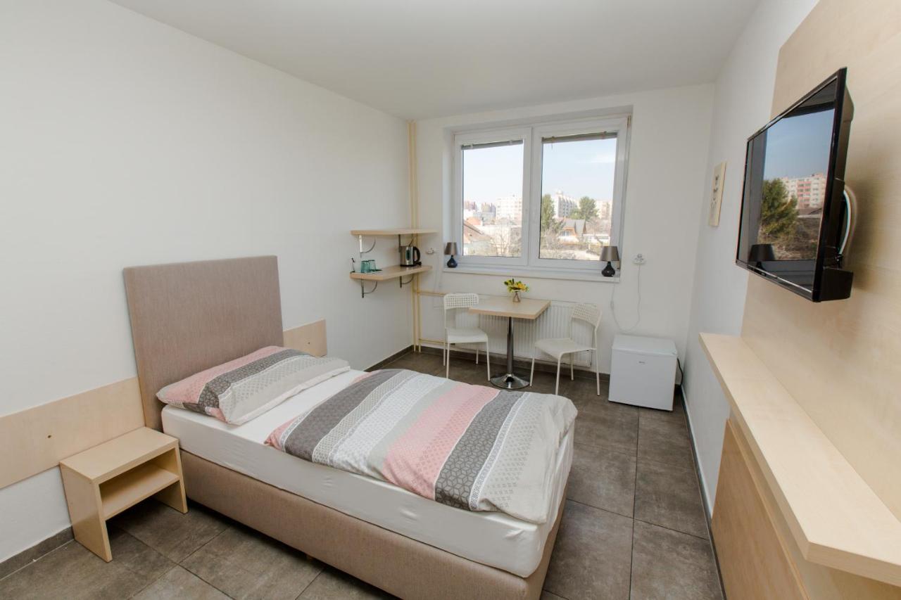 Penzion Hviezda Bratislava Esterno foto